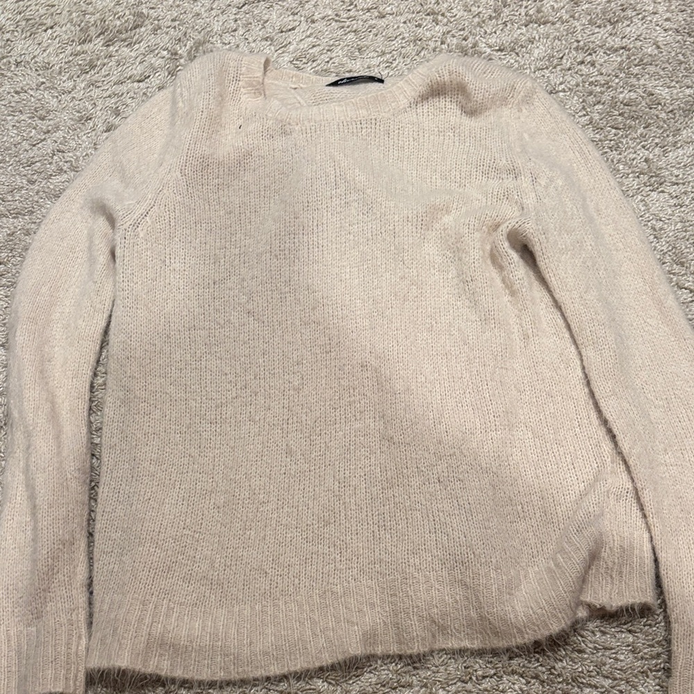 Small open back Olivaceous sweater